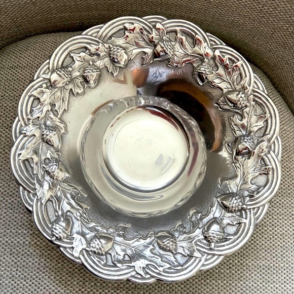 Wilton Armetale 9” Silver Leaf Motif Bowl